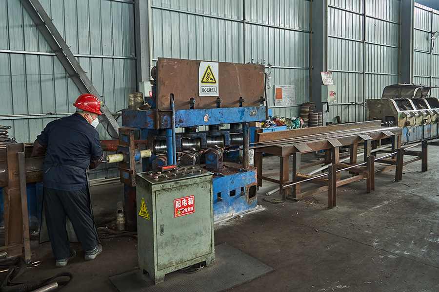 Material straightening Material straightening